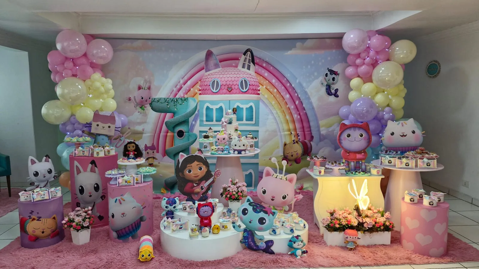Decoração tema Casa da Gabi no Salão Superior com elementos lúdicos e coloridos