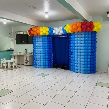 Salão Térreo MinanaFest - Piscina de bolinhas e labirinto